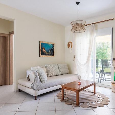 Apartment Next To The Sea Паралия Дионисиу Екстериор снимка