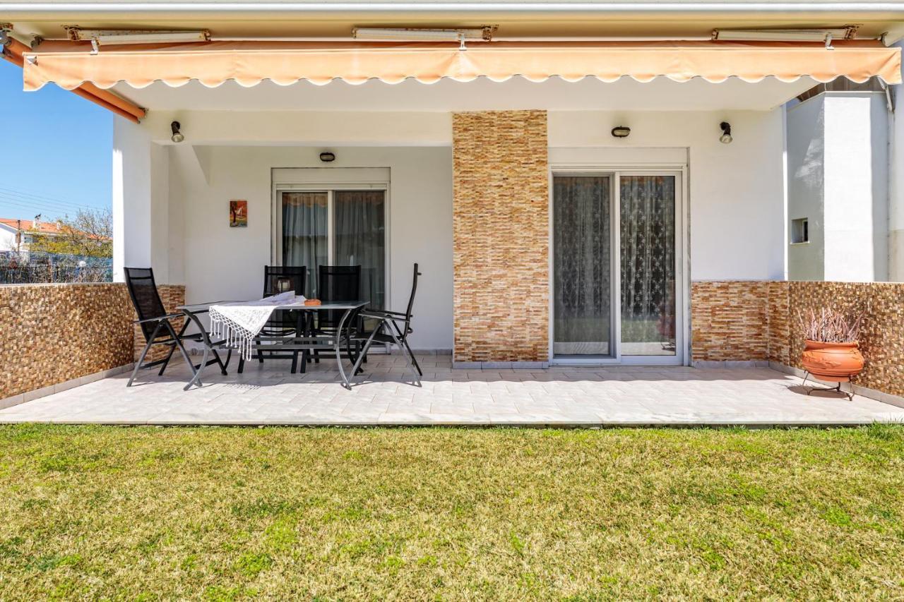 Apartment Next To The Sea Паралия Дионисиу Екстериор снимка