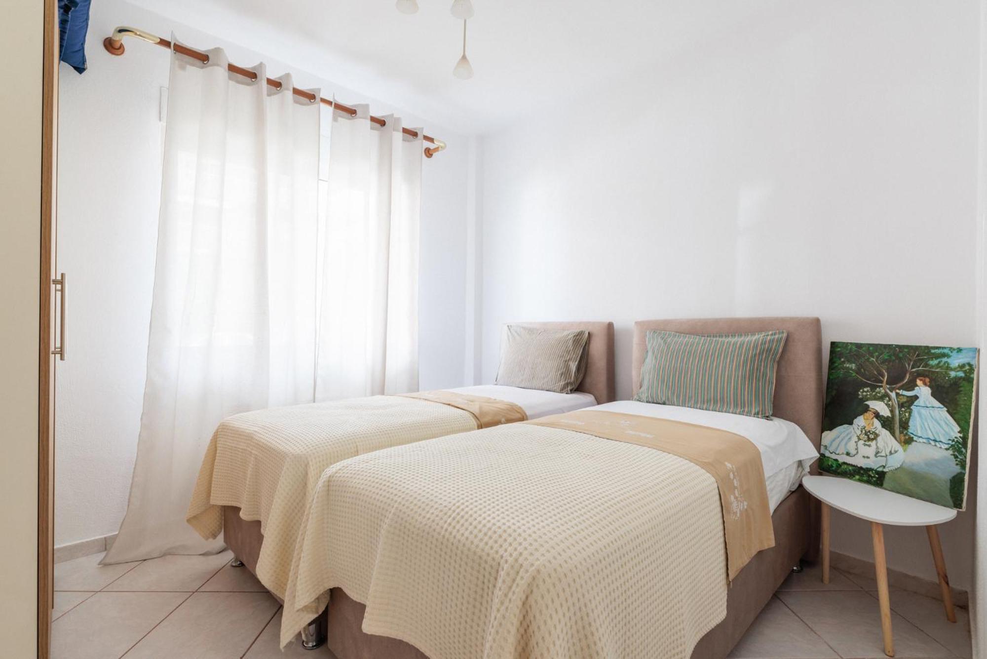 Apartment Next To The Sea Паралия Дионисиу Екстериор снимка