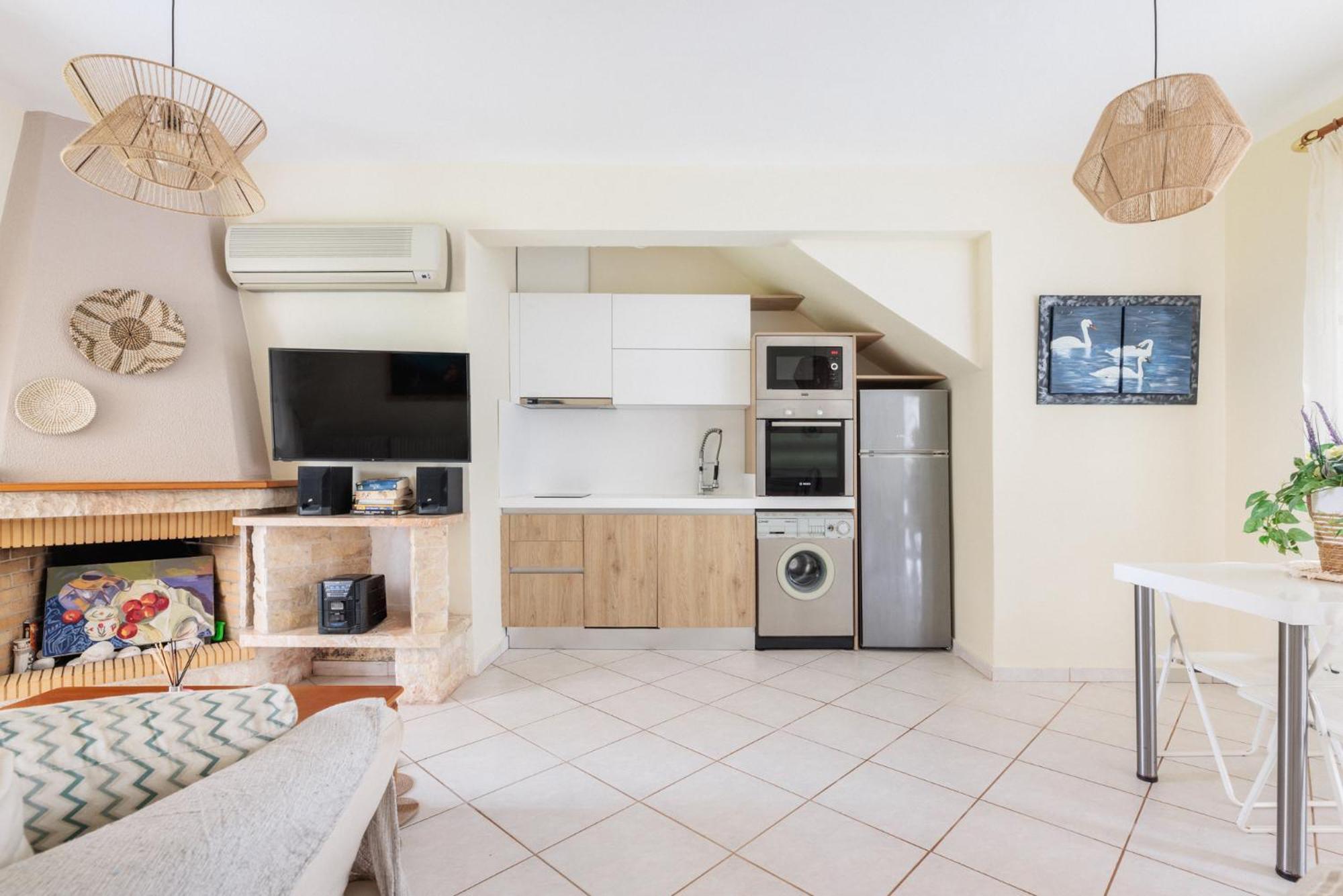 Apartment Next To The Sea Паралия Дионисиу Екстериор снимка